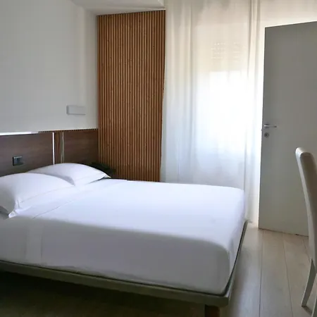 Ξενοδοχείο Isola 3*