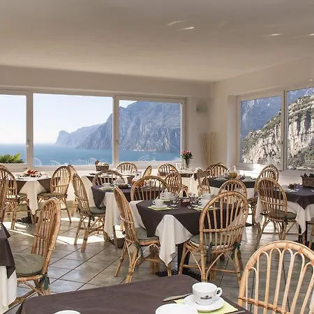 Isola 3* Torbole Sul Garda