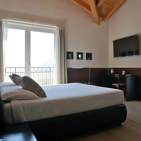 Isola 3* Torbole Sul Garda