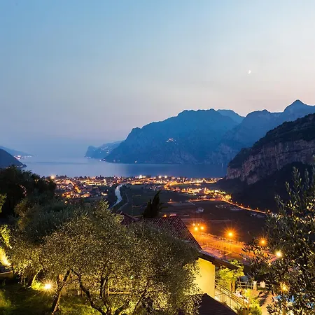 Готель Isola Torbole Sul Garda
